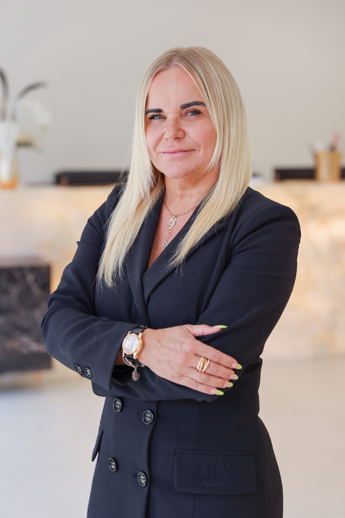 Ritratto professionale di Anzelika Sottmann, CEO e fondatrice di Luxan Prestige